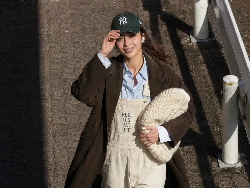 NY cap telephoto street candid