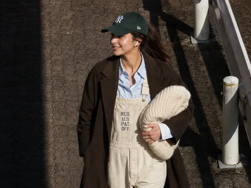 NY cap telephoto street candid